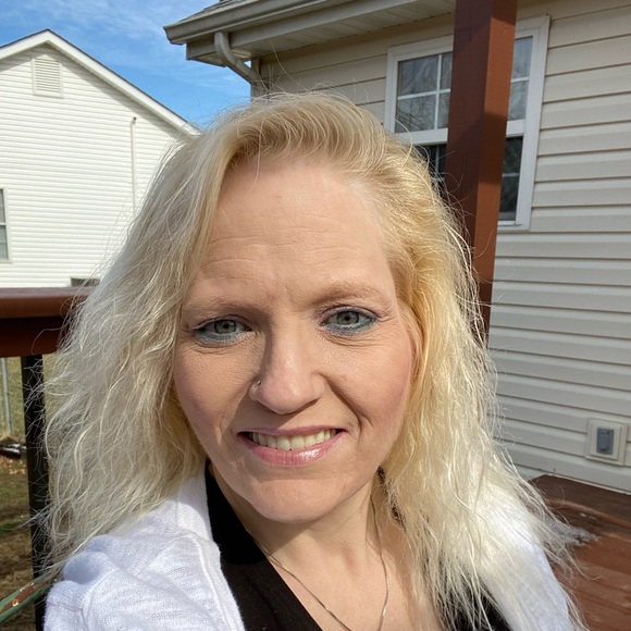 Meet your Posher, Jen - Picture 2 of 3